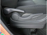 【シートアジャスター】運転席に上下シートアジャスターが付いてます。座席の高さも調整可能です