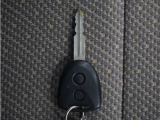 雨が降っているのに傘がない・・車のところまで走ってカギを開けていたらズブ濡れ・・こんなことにならないようにキーレスは走りながらボタンを押せばカギが開錠されますので濡れる量は減りますね!
