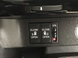 【両側パワースライドドア】両側がパワースライドドアになっており、運転席のスイッチやスマートキーでも開閉が可能です!開口部も広いので乗り降りも楽々♪