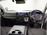 オシャレなインテリアで運転する気分も盛り上がりますよね^^