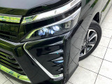 【LEDヘッドライト】悪天候や夜間走行時も良好な視界を確保し安心して運転できる高輝度LEDヘッドライトを装備!点灯速度が早く、消費電力も抑えられています。