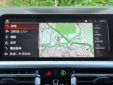 【純正ナビゲーション】BMWのナビゲーションは操作性も良く、詳細な地図情報と交通状況を見やすく表示し、快適なドライビングをサポートしながら目的地までナビゲートします。
