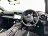 運転席まわりです。 各操作スイッチは使いやすい位置に配置されてます。