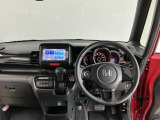 【前方視界】開放的な前方視界!運転がしやすく疲れにくいです♪窓が大きく、見通しがとっても良いおクルマですよ♪