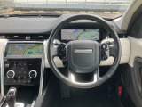 ムダのないインテリアデザインは運転席にお座りいただくと、上質なレザーシートがお客様を包み込みます。ステアリングも握りやすい設計になっておりますのでとっさのハンドル操作も可能です。