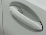 コンフォートアクセス付きでキーを携帯していれば施錠、開錠が可能です。