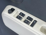 【電動格納ミラー】サイドミラーは電動格納式となっており、狭い駐車場でもキズがつくリスクを抑えられます。