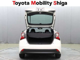 荷室スペ-スも十分な広さがあります。リヤシ-トを倒すと更に荷室スペ-スが広がります。