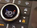 ディフェンダー 110 X ダイナミック HSE 3.0L D300 ディーゼル 4WD 