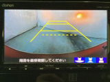 バックでの車庫入れも安心です! リアカメラが付いているバックモニター付のナビを装備しております。操作線もついており距離感も画面から確認できます。