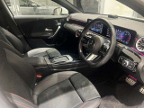 メルセデス・ベンツの定める厳しい基準をクリアしたお車のみをご案内させて頂きます。納車前整備はメーカー規定に基づき100項目以上にも及ぶ点検を熟練のメカニックによって行いご納車させて頂きます。