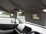 LEDのルームランプ☆運転席&助手席バニティミラー付き♪