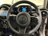 また、MINI正規認定中古車は、エマージェンシーサービスが自動付帯。24時間365日、皆様のカーライフをサポートいたします。確かな安心のうえで、「駆けぬける歓び」をご堪能ください。