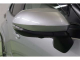 バイカラーでスマートなウインカーミラーです。ウインカーミラーはお洒落なだけでなく、対向車や歩行者からの視認性が良く安全性が向上し、事故防止にもつながります。