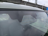 全てのクルマに車両検査証がついています。中古車オークション業界で確立された公正な基準を採用しています。トヨタ自動車によって、修復歴や状態を正しく判断できると認定された車両検査員が、1台1台検査し点数と