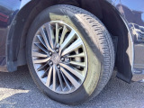 215/55R17インチ純正アルミホイール。