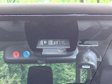 【プリクラッシュセーフティ】前方の車両等を検知し、衝突しそうな時は警報で注意を促し、ブレーキを踏む力をサポート。ブレーキを踏めなかった場合は衝突被害軽減ブレーキが作動、衝突回避をサポートします。