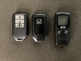 スマートキー付きですからドアロックの開閉およびエンジンスタートが楽々です。電動スライドドアの開け閉めもボタンで操作できます。加えて、純正リモコンエンジンスターター用の操作キーもついています。