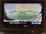 バックでの車庫入れも安心です! リアカメラが付いているバックモニター付のディスプレイオーディオを装備しております。操作線もついており距離感も画面から確認できます。