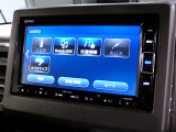 CD、DVD、Bluetooth、AM、FM、スマートフォン接続ができます。