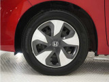 ◆純正ホイール装着車◆シンプルなデザインのホイールキャップ付きです。