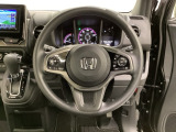 ハンドルにHondaセンシング系のクルーズコントロールやレーンキープアシストなどのスイッチが装備されています。ハンドルから手を離さず安全に操作できます。