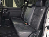 ゆとりある広々とした車内空間は、ドライブを始め買い物やレジャーなど、幅広く活躍します。一人でもみんなとでもお出かけを楽しみましょう!