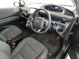 シンプルで使いやすいデザインの運転席です。