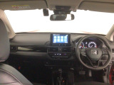 【前方視界】開放的な前方視界!運転がしやすく疲れにくいです♪窓が大きく、見通しがとっても良いおクルマですよ♪