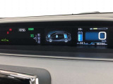 大型メーターで視界も良好な運転席廻りです。運転時の視線移動が少なくて済むので、安全性にも一役かってくれます。