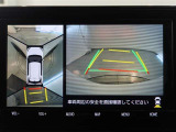 パノラミックビューモニター付きです。車両を上から見たような映像をモニター画面に表示。運転席からの目視では見にくい、車両周辺の状況をリアルタイムでしっかり確認できます。