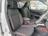 中古車を購入する場合、「車両本体価格」に加えて、税金や手数料などの「諸費用」を支払う必要があります。「法定費用:自動車税や自賠責保険等の国や自治体に払うことが法律上義務付けられている費用」「販売店手数