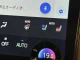 ステアリングヒーター付き。寒い日のドライブも、手のひらから温めてくれます。