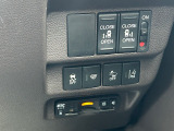 運転席操作部スイッチ、ETC車載器の画像です。