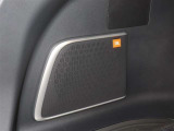 JBLスピーカー。高音質なサウンドを車内でお楽しみくださいませ。