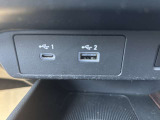 2種類のUSB入力端子が装備されています。