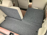 後席は左右別々に倒せます☆
