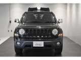 Jeep伝統の7スロットグリルが存在感ありますね。
