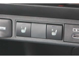 運転席と助手席にシートヒーターが付いています。