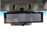 スマートインナーミラーを装備!車両後方に取り付けられたカメラの映像をルームミラーに映し出すことが出来ます!夜間でもクリアな映像を映し出してくれます!バックカメラの映像もここに映し出します!
