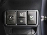 オートマチックハイビームとは、先行車や対向車のライトを認識し、ハイビームとロービームを自動で切り替える機能です。夜道の視界を確保します。