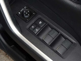 電動格納式ドアミラー・パワーウインドウを装備しています。