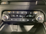 温度の設定のみで快適な風量やモードなどを自動調整してくれるフルオートエアコンを装備!