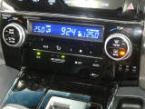 【オートエアコン】車内温度を感知して自動で温度調整をしてくれるのでいつでも快適な車内空間を創り上げます!どの席に座っても快適なドライブが楽しめます♪