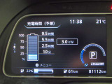 デジタル表示スピードメーターです。  走行距離 81112km ★映し出さ多彩な情報が、快適なドライブをサポートします 。