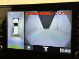 パノラミックビューモニターを装備。駐車場や交差点でクルマを真上から見るように周囲を確認できます。機能の詳細は販売店スタッフまでおたずねください。
