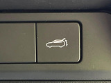 【パワーバックドア】スマートキーや運転席のボタンを押すだけでリアゲートが自動で開閉します!荷物を持っている時や、高い位置にあるバックドアを閉める際に便利な機能です♪