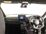 【前方視界】開放的な前方視界!運転がしやすく疲れにくいです♪窓が大きく、見通しがとっても良いおクルマですよ♪