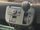 シフトレバーは扱いやすいインパネシフトです!オートエアコンも装備ですよ♪