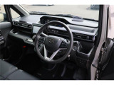 前席全体 目線も高く広い視界で安心して運転することができますね!
